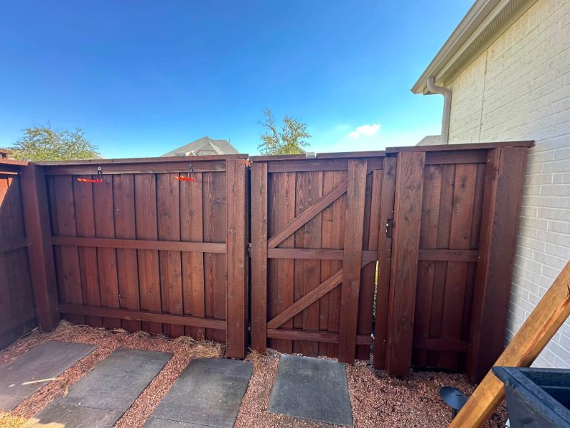 Fence Staining in Methuen